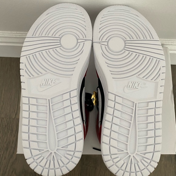 Brand New Jordan 1 Mid - Picture 3 of 4